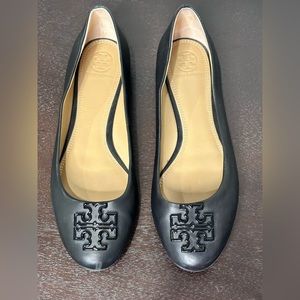 Tori Burch Black powder coated leather Melinda Ladies shoes size 8